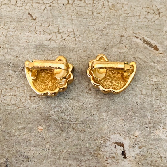 ♥️ Dior ♥️ Gold Clip Earrings - Picture 3 of 6